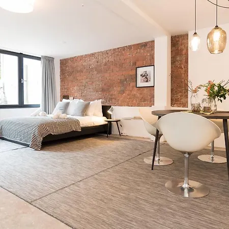Cool Center Studio Apartment *