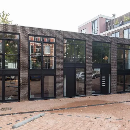 Cool Center Studio Apartment